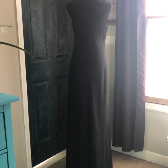 JS Boutique Jet black floor length gown. - Picture 3 of 4